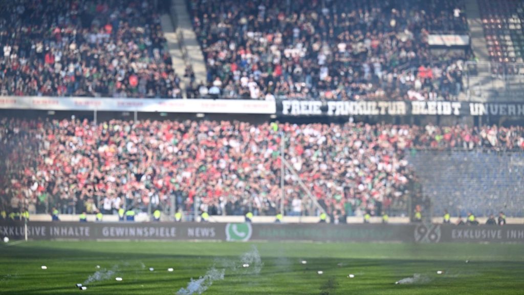 Fußball: Weniger Straftaten bei Fußballspielen in Niedersachsen