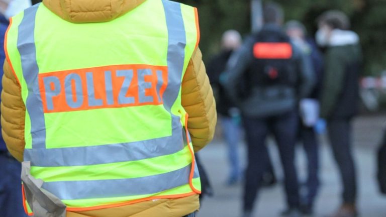 Jugendlicher löst Explosion in Berliner Wohnung aus und verletzt sich schwer