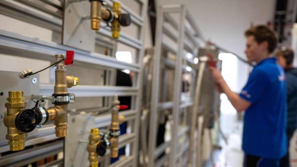 Ausbildung: Umfrage: Viele Betriebe suchen vergeblich nach Azubis