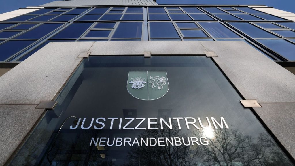 Kindesmissbrauch: Prozessauftakt: Vater soll Töchter sexuell missbraucht haben