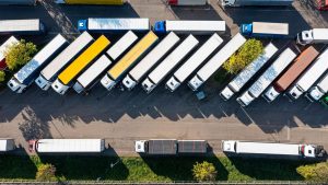 Über drei Promille: Zu betrunken: Lkw-Fahrer sitzt seit einer Woche an Raststätte fest