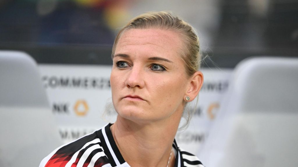 Ex-Nationalspielerin: Equal Pay im Fußball? Alexandra Popp "kann es nicht mehr hören"