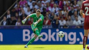 Frauen-EM 2025: Die Dribblings von Torhüterin Berger sind dem Bundestrainer zu wild