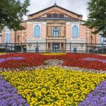 Richard-Wagner-Festspiele: Muss ich hier wirklich neun Stunden auf der Holzbank sitzen? Alles über Bayreuth