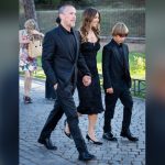 Modenschau in Rom: Ganz in Schwarz: Christian Bale mit Frau und Sohn bei Dolce & Gabbana