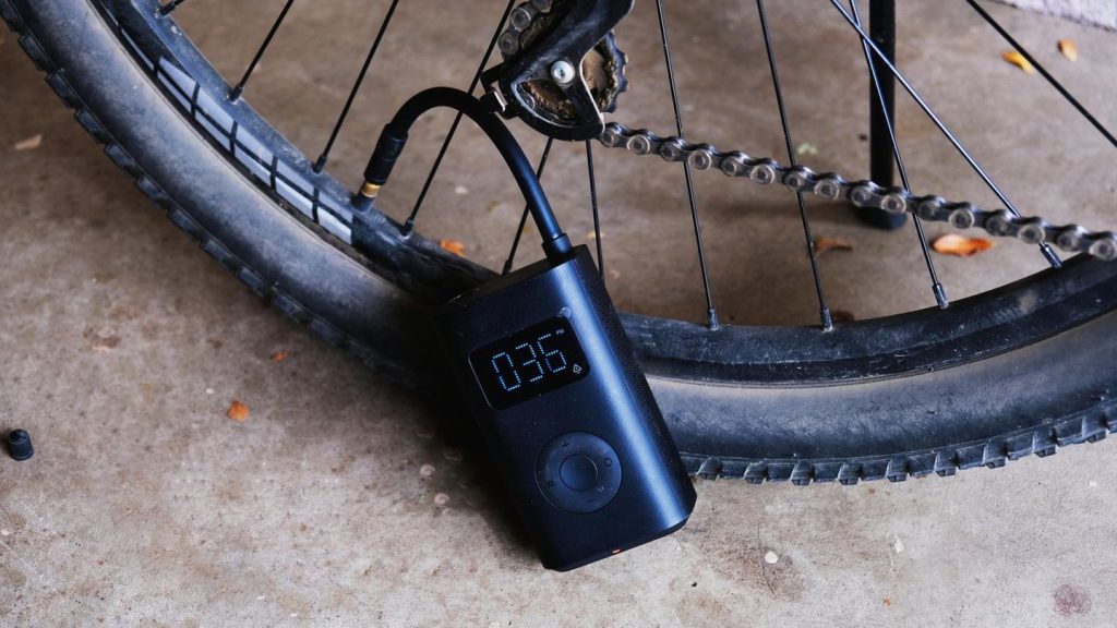 Spitzenpreis: Luft raus? Elektrische Mini-Fahrradpumpe von Bosch fast 40 Prozent günstiger