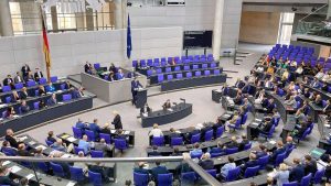 Liveblog: Grüne on fire: "Sie haben nicht das Amt des obersten Pausenclowns, Herr Merz!"