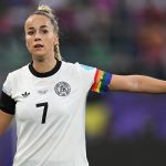 Frauen-Fußball-EM: Rückschlag für DFB-Elf: Giulia Gwinn muss verletzt ausgewechselt werden
