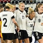 Fußball-EM 2025: Gwinns Ausfall schockt Fußballerinnen bei Auftaktsieg gegen Polen