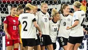 Fußball-EM 2025: Gwinns Ausfall schockt Fußballerinnen bei Auftaktsieg gegen Polen