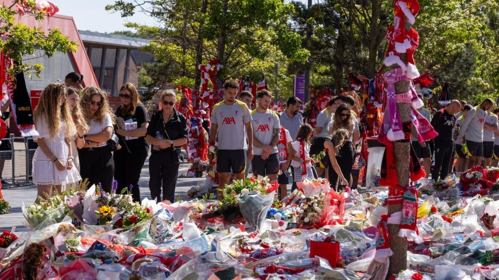 Nach tragischem Tod: Jota-Witwe besucht Anfield – Liverpool-Spieler trauern mit ihr