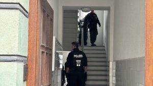 Nordrhein-Westfalen: Häftling flüchtet aus Gerichtsgebäude – Polizei bittet um Mithilfe