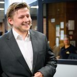 Witz über Trump-Attentat: "Geschmacklose, aber straffreie Satire": Komiker El Hotzo freigesprochen