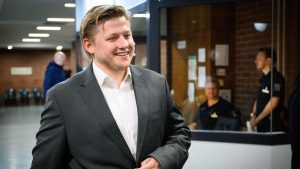 Witz über Trump-Attentat: "Geschmacklose, aber straffreie Satire": Komiker El Hotzo freigesprochen