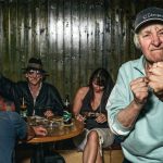 "Golden Days Before They End": Ein Hoch auf die Eckkneipe!