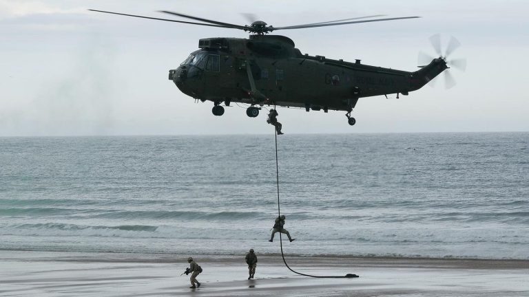 Schädliche Abgase: An Krebs erkrankte Piloten verklagen britisches Verteidigungsministerium