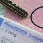 Führerschein-Kosten: Fahrlehrerin: "Das Gehalt hat sich in den letzten Jahren schon sehr verbessert"