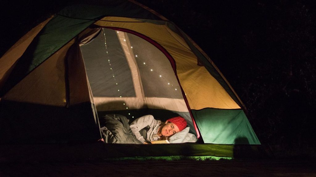 Abenteuerlust: Super-Deal für Outdoorfans: Selbstaufblasende Isomatte bei Amazon stark reduziert