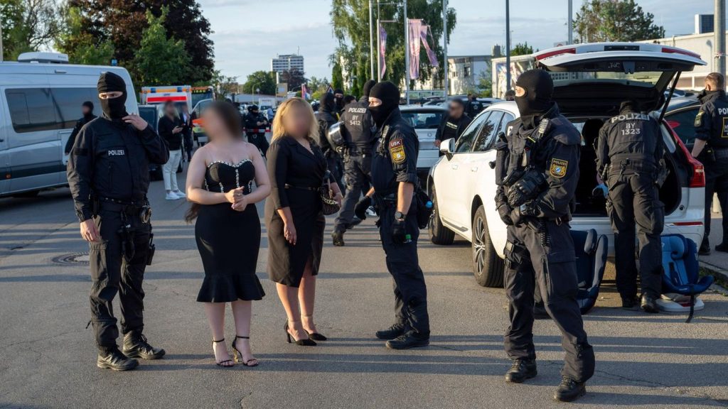 Bayern: Polizeirazzia unterbricht "Hochzeitsfeier" – Waffen bei Großfamilie gefunden