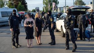 Bayern: Polizeirazzia unterbricht "Hochzeitsfeier" – Waffen bei Großfamilie gefunden