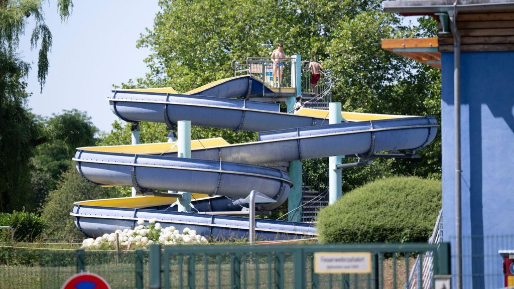 Kroatien: Deutsches Kleinkind stürzt im Urlaub von Wasserrutsche und stirbt
