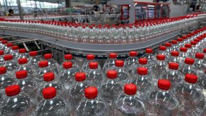 Edeka, Marktkauf, Netto : Keimbelastung sorgt für Rückruf von Mineralwasser