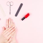 Maniküre: Gepflegte Nägel auf Reisen: Welche Produkte ins Handgepäck dürfen