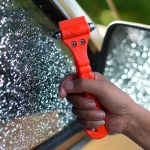 Reisezeit: Darum sollten Sie immer einen Nothammer im Auto aufbewahren