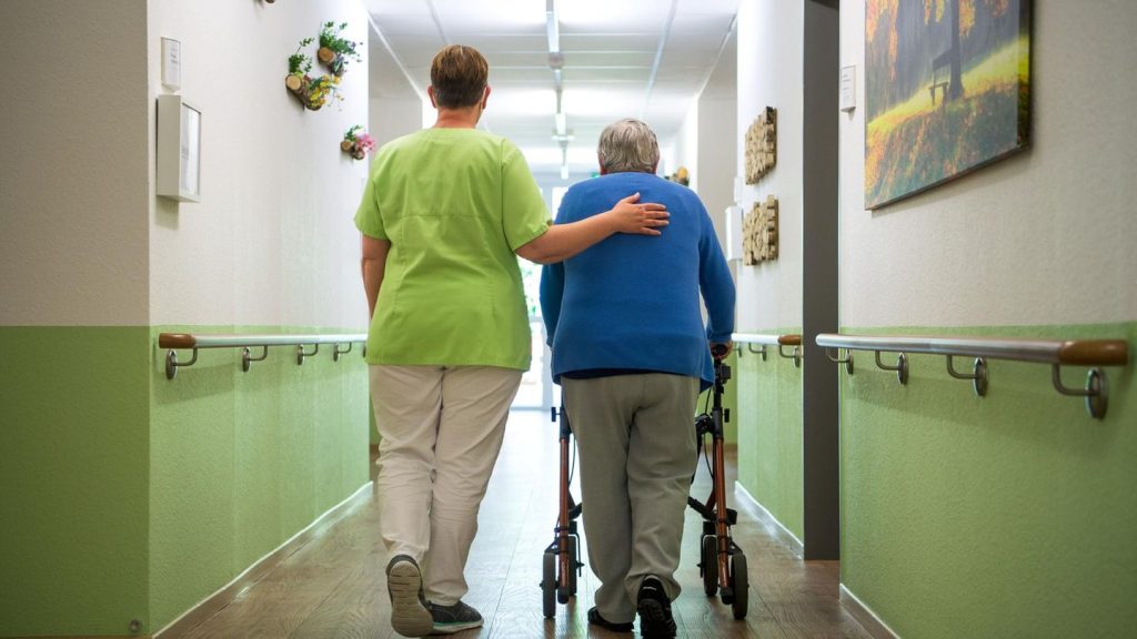 Fragen und Antworten: Warum Pflegeheime unbezahlbar werden und was sich dagegen tun ließe