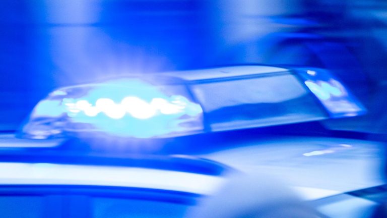 Niederbayern: Drei Leichen in Wohnhaus gefunden – Mann in Österreich festgenommen