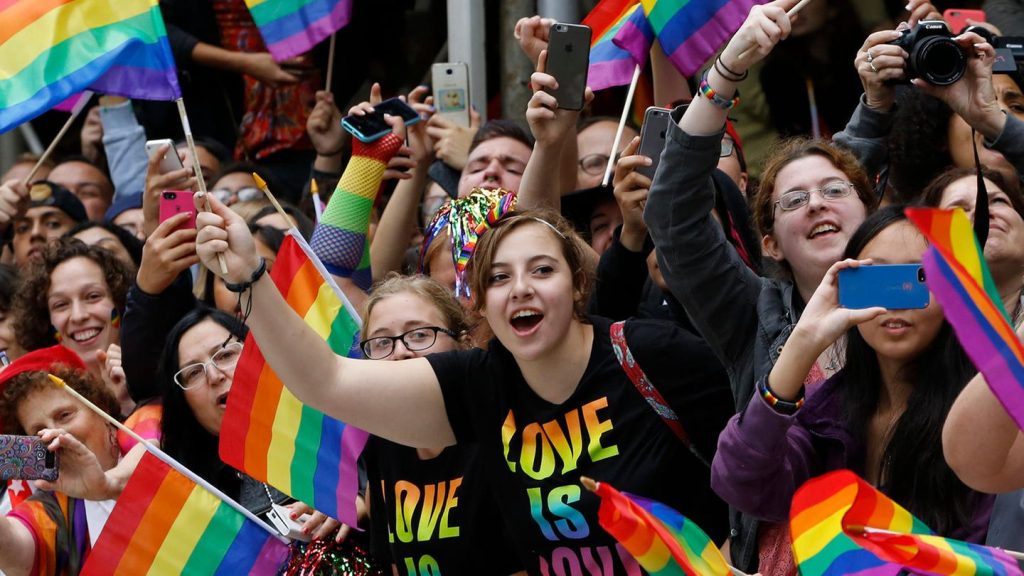 Flaggen-Diskussion: Warum die Regenbogenfahne so wichtig für queere Menschen ist
