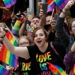 Flaggen-Diskussion: Warum die Regenbogenfahne so wichtig für queere Menschen ist