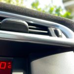 Hohe Reflektionsrate: Wie Sie Ihr Auto mit einem Schattennetz vor dem Hitzestau bewahren