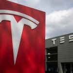 Gewinnrückgang: Weiter Talfahrt bei Tesla – Musk verspricht Robotaxi-Offensive