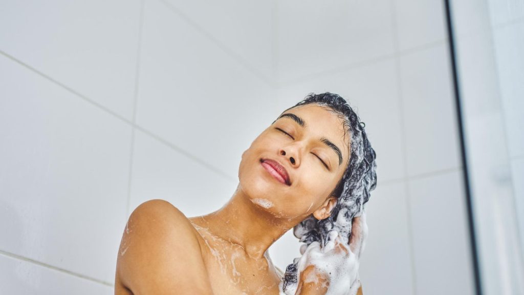 Tiefenreinigungs-Shampoo: Staub, Talg, Schmutz: Wie Sie Ihre Haare so richtig sauber bekommen
