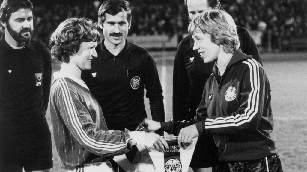 Frauen-EM: DFB-Pionierin: "Meist hieß es: Mädchen haben im Fußball nichts zu suchen!"