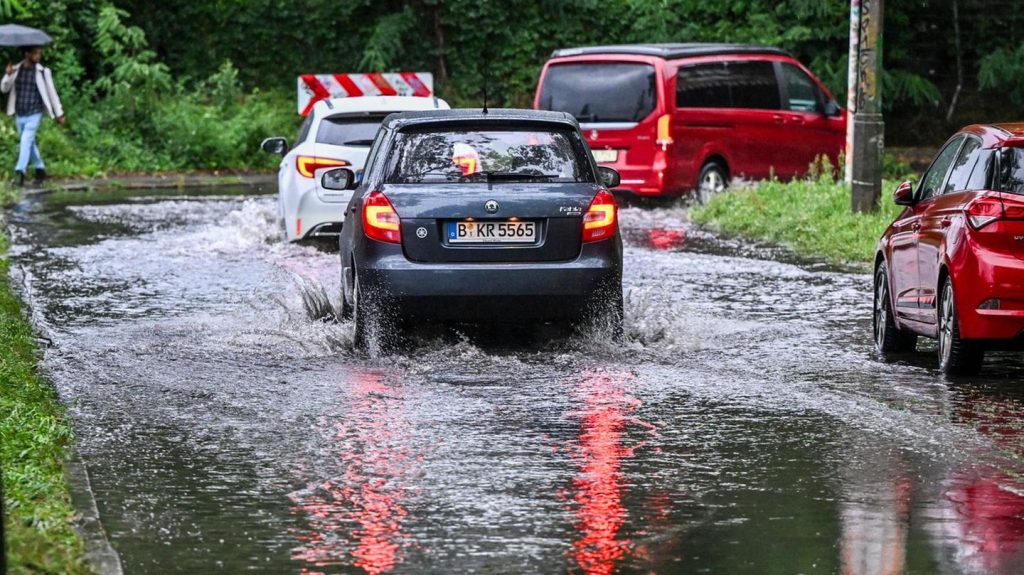 Ruhige Nacht: Unwetter über Deutschland: Zunächst keine größeren Vorkommnisse