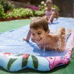 Bahn frei! Kartoffelbrei! : Wasserbahnen für Kinder: So machen Sie den Garten zum Spaßbad