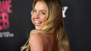 Leute: Jeansmarke verteidigt ihre Werbung mit Sydney Sweeney