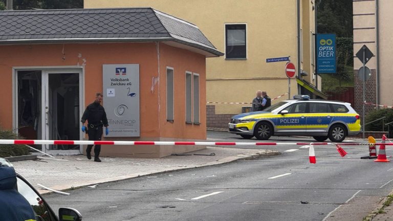 Kriminalität: Geldautomat in Zwickau gesprengt - zwei Männer festgenommen