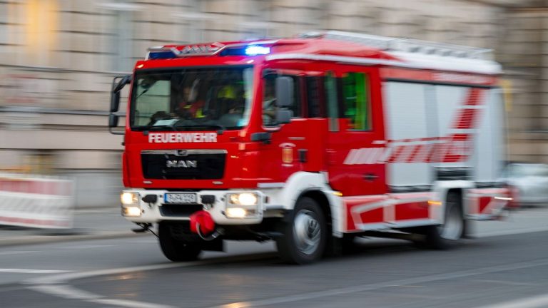 Größerer Einsatz: Drei Verletzte bei Brand in Teltow