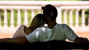 Offene Beziehungen: Umfrage: Monogamie ist für viele das Liebesmodell der Wahl