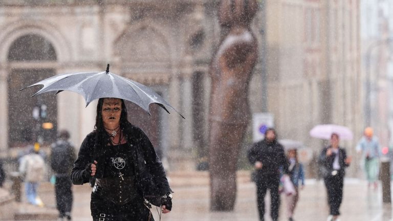Wetter: Sturm Floris macht Schotten und Iren das Leben schwer