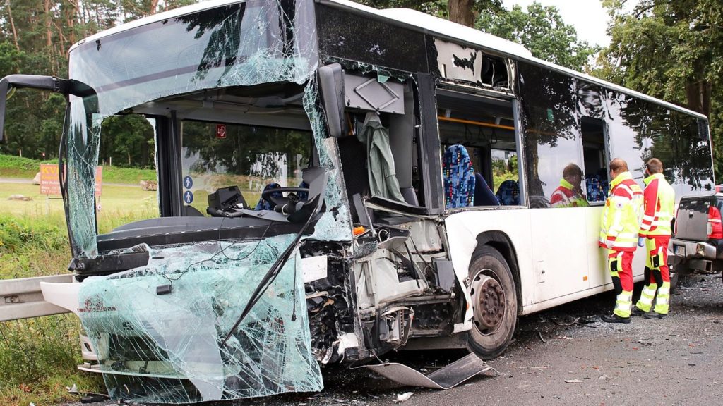 Bei Wolgast: Unfall mit Bus auf B111 bei Wolgast - Eine Schwerverletzte