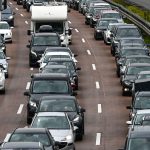 Ferienende: "Übervolle Straßen": ADAC warnt vor Staus zum Ferienende