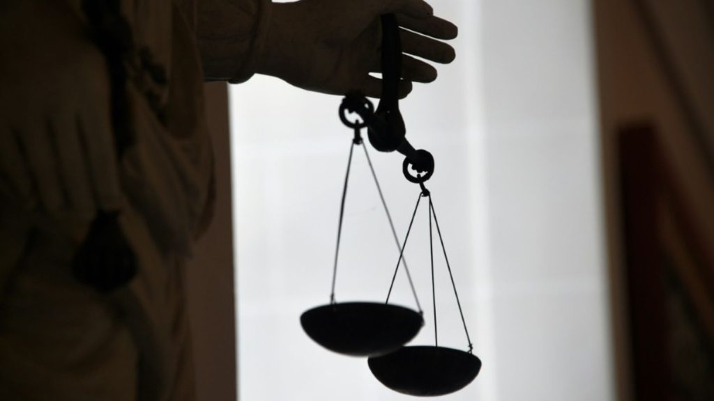 Tödliche Schlägerei vor Nachtklub in Bayern: Lange Haftstrafen für zwei Männer