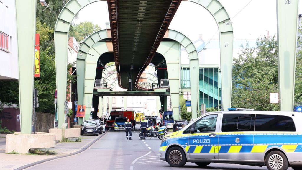 Wuppertal: Mann greift mit Messer Passant an - Polizei schießt