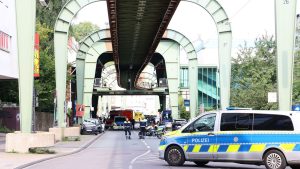 Wuppertal: Mann greift mit Messer Passant an - Polizei schießt
