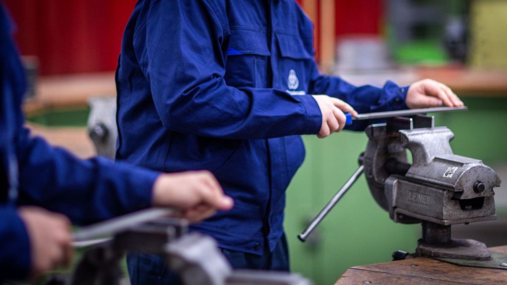 Arbeitsmarkt: Weniger neue Auszubildende in Metall- und Elektroindustrie
