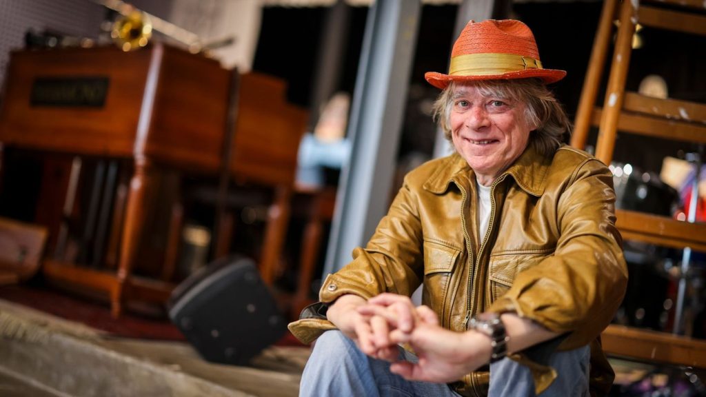 Komiker wird bald 70: Helge Schneider: genervt von "KI-Kram" und Kneipensterben